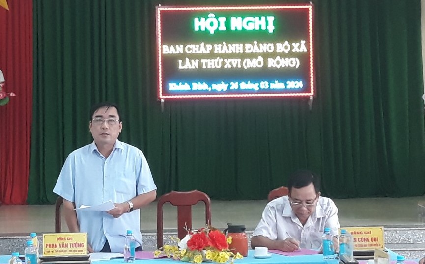 Ông Phan Văn Tường, Bí thư Đảng ủy, Chủ tịch UBND xã Khánh Bình phát biểu